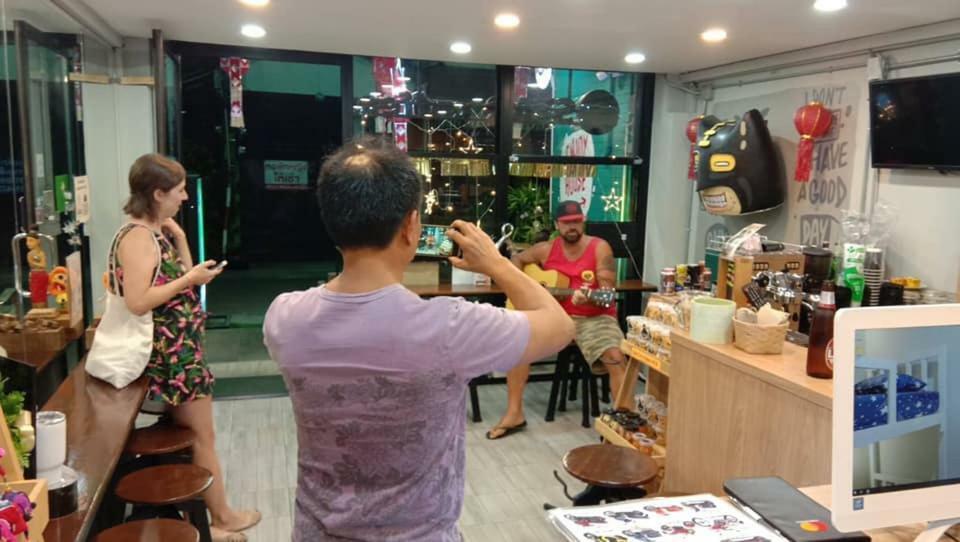 Ostello Enjoy House Chiang Mai Esterno foto